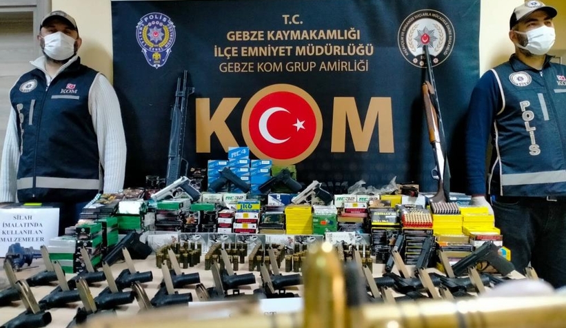 Sakarya'ya uzanan operasyonda suikast silahları ele geçirildi