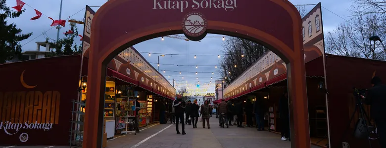 Sakarya’da bir Ramazan klasiği Kitap Sokağı kapılarını açtı
