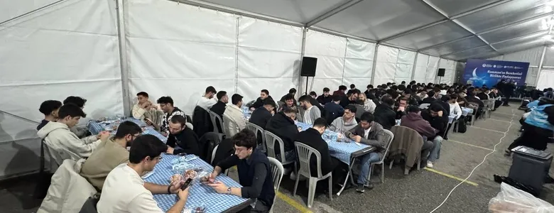 Sakarya’da farklı renk ve coğrafyadan öğrenciler aynı sofrada oruç açıyor