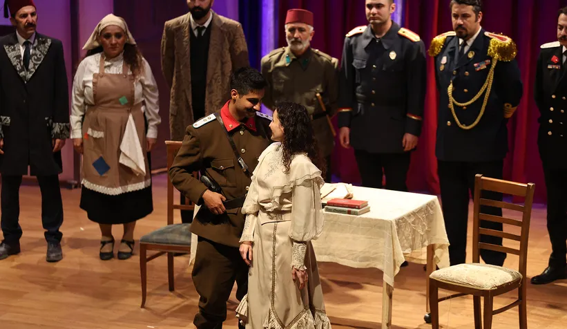 Sakarya’da tiyatro perdesine görkemli açılış 