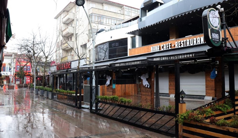 Sakaryalı esnaf vaka sayılarının kurbanı oldu