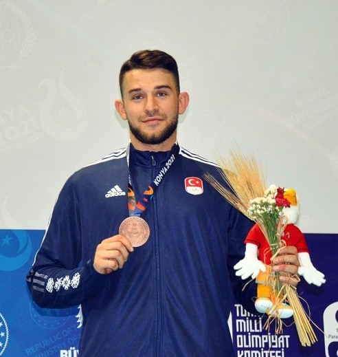 Sakarya’nın milli gururu Türk Bayrağı’nı Paris’te dalgalandıracak