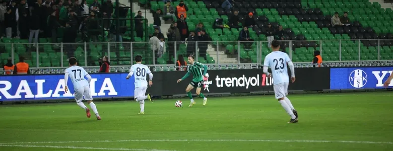 Sakaryaspor 11 haftalık galibiyet özlemine 4 golle son verdi