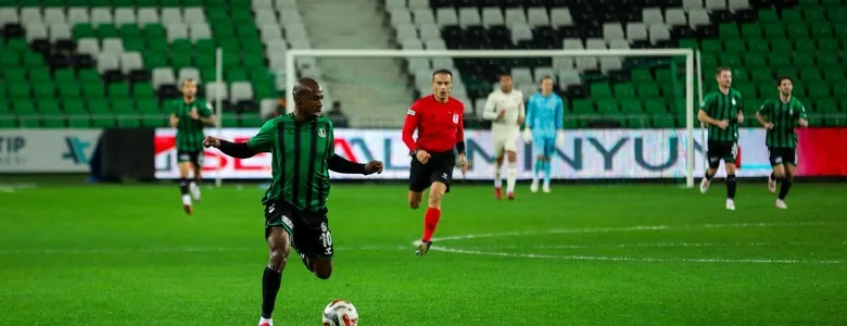 Sakaryaspor'da flaş ayrılık kararı