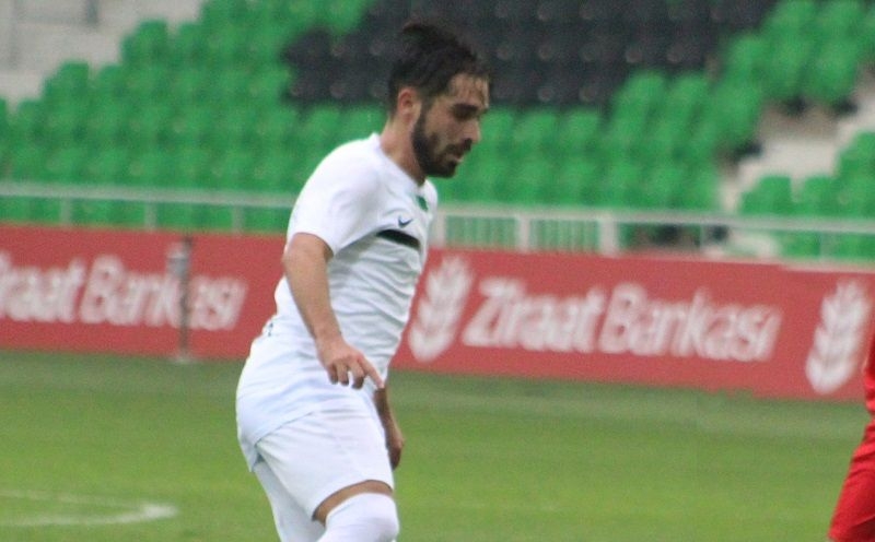 Sakaryaspor Emirhan Civelek ile yollarını ayırdı