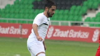 Sakaryaspor Emirhan Civelek ile yollarını ayırdı