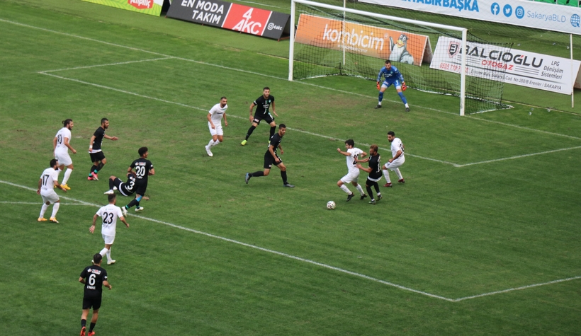 Sakaryaspor evinde berabere kaldı