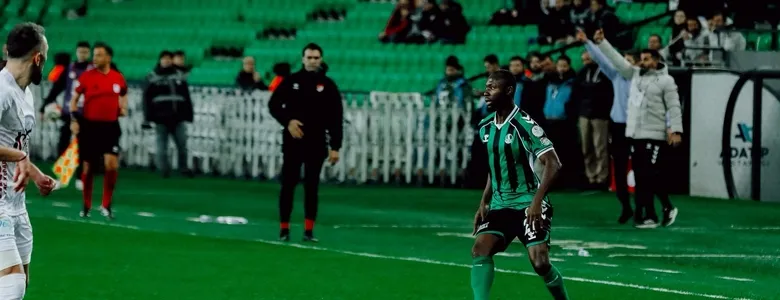 Sakaryaspor kazanmayı unuttu; Erzurum'a kaybettik