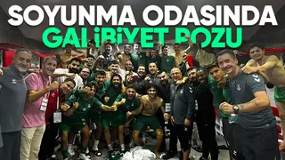 Sakaryasporlu futbolculardan galibiyet pozu
