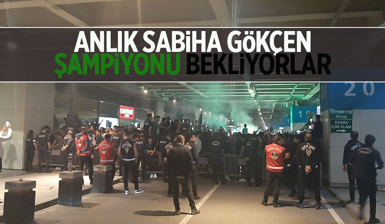 Sakaryasporlu taraftarlar İstanbul'a akın etti