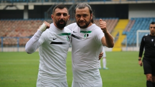 Sakaryaspor’un gol yükünü iki isim sırtladı