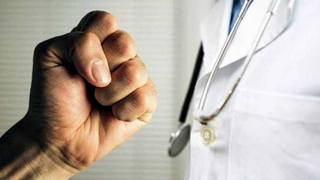 Saldırıya uğrayan sağlık çalışanları için yeni düzenleme