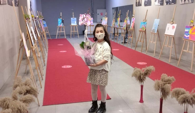 Salgın sürecinde yaptığı resimlerle sergi açtı