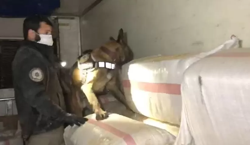 Saman yüklü tırdan 99 kilo eroin çıktı