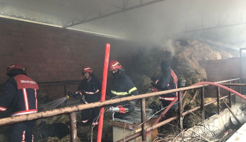 Samanlık yangını eve sıçramadan söndürüldü