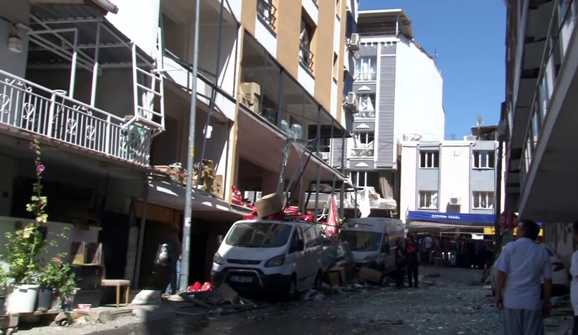 Sanayi tüpü patladı: 5 ölü, 57 yaralı, 11 bina hasar gördü