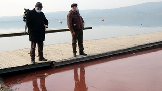 Sapanca Gölü kızardı