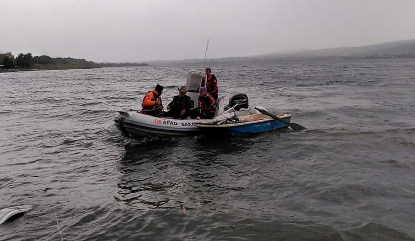 Sapanca Gölü'nde mahsur kalan balıkçıyı AFAD kurtardı