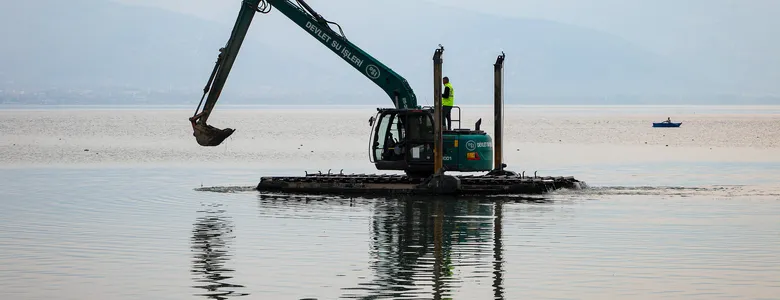 Sapanca Gölü temizleniyor