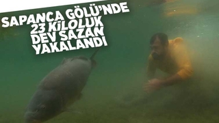 Sapanca Gölü’nde 23 kiloluk dev sazan yakaladı