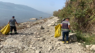 Sapanca Gölü’nün etrafı temizlendi