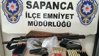 Sapanca’da uyuşturucu ve silahlar ele geçirildi