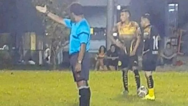 Sarı kart gösterdi; Linç edilip öldürüldü