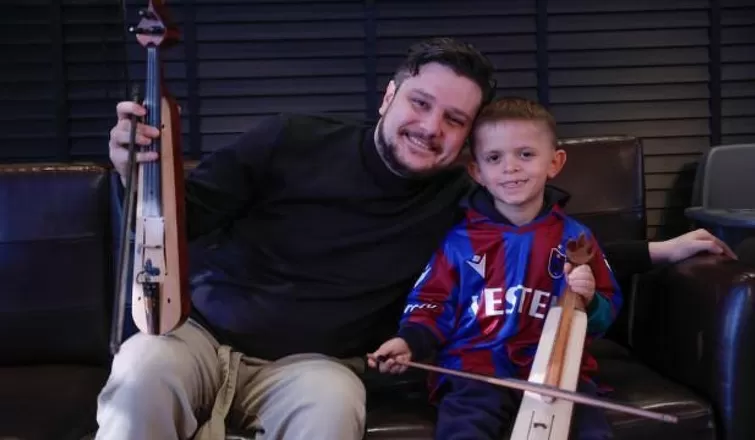 Şarkıcı Ekin Uzunlar'dan 6 yaşındaki sosyal medya fenomeni hayranına sürpriz