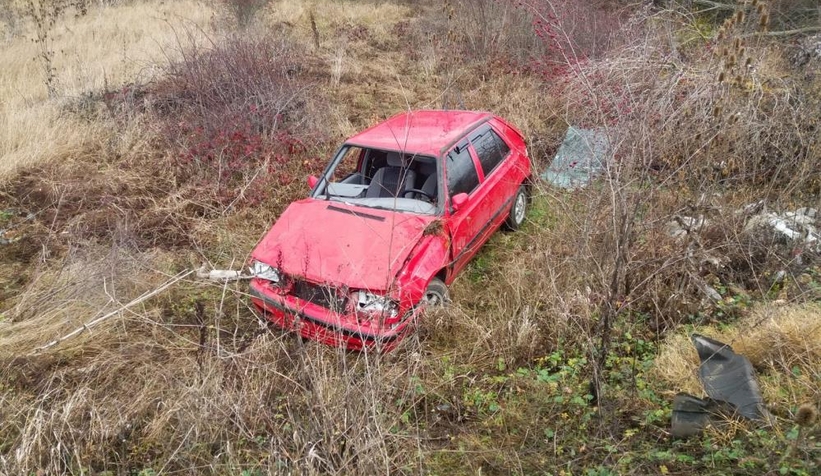 Şarampole devrilen aracın sürücüsü yaralandı