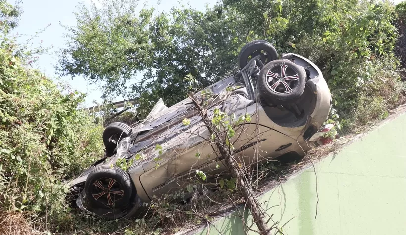 Şarampole uçan otomobilde can pazarı
