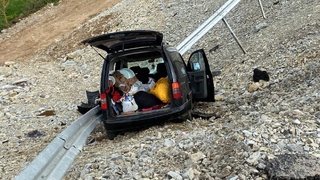 Şarampole uçmasını demir bariyer önledi: 1 yaralı