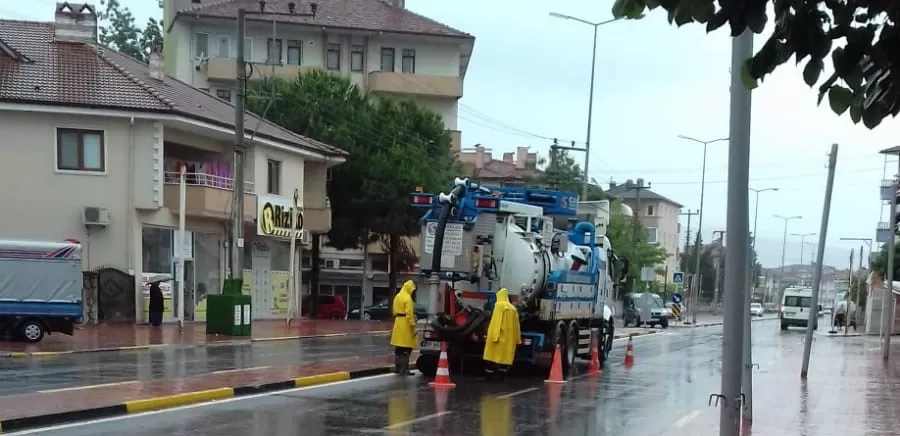 SASKİ ekipleri temizlik çalışmalarını sürdürüyor