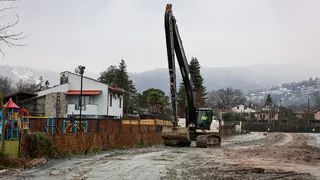 SASKİ harekete geçti; Sapanca Gölü kıyısındaki kaçak yapılar yıkılıyor