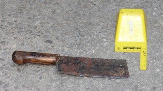 Satırla başına vuruldu