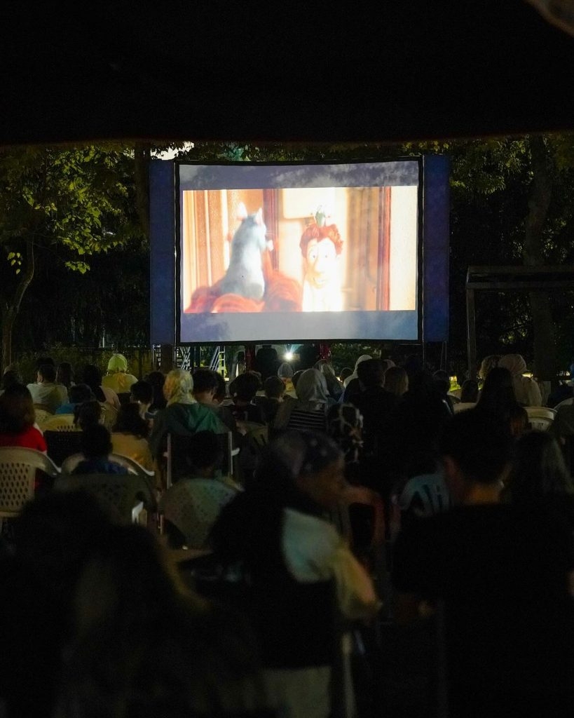 SAÜ açık hava sinemasında animasyon filmi gösterildi