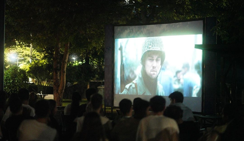 SAÜ'de açık hava sinema etkinliği sürüyor