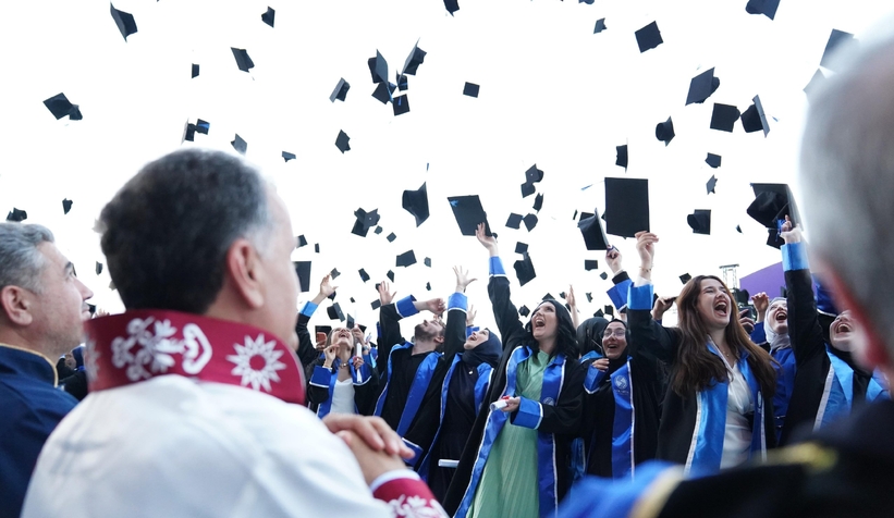 SAÜ'de mezuniyet törenleri tamamlandı