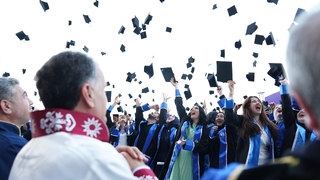 SAÜ'de mezuniyet törenleri tamamlandı