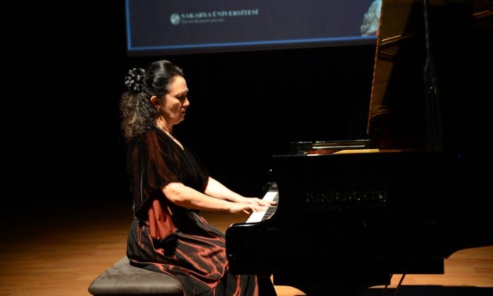 SAÜ'de piyano resitali