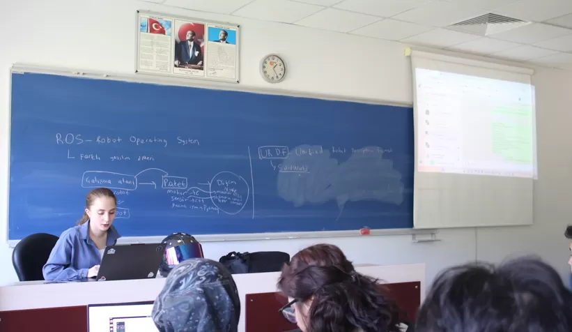 SAÜ'de uygulamalarla robotikte yapay zeka etkinliği