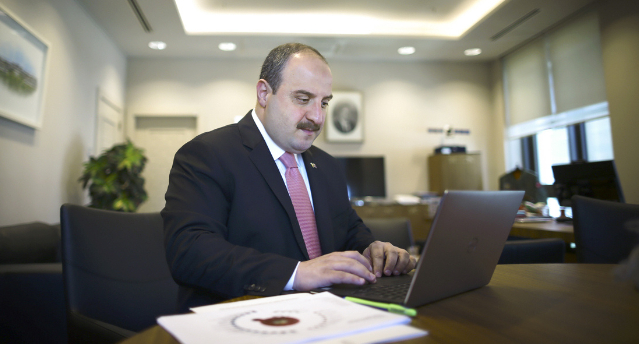 SAÜ'den Mustafa Varank'a fahri doktora 