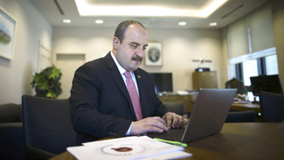 SAÜ'den Mustafa Varank'a fahri doktora 