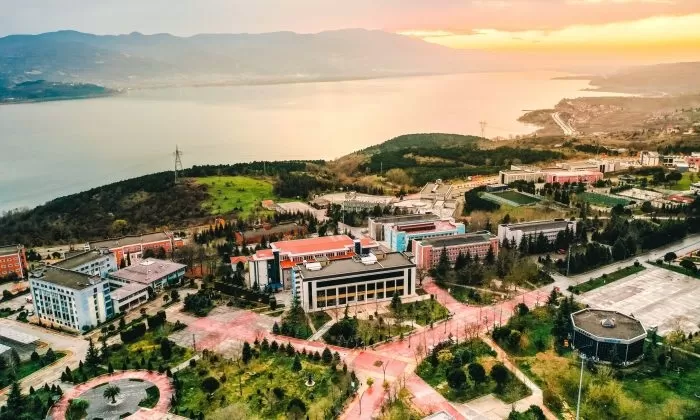 SAÜ Genç Üniversiteler arasında ilk 4'te