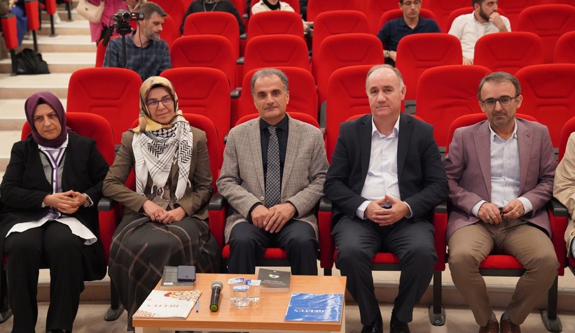 SAÜ İlahiyat'ta geçmişten günümüze örtünmenin tarihi seyri konuşuldu