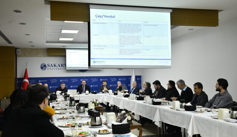 SAÜ iletişimde sektörle masaya oturdu