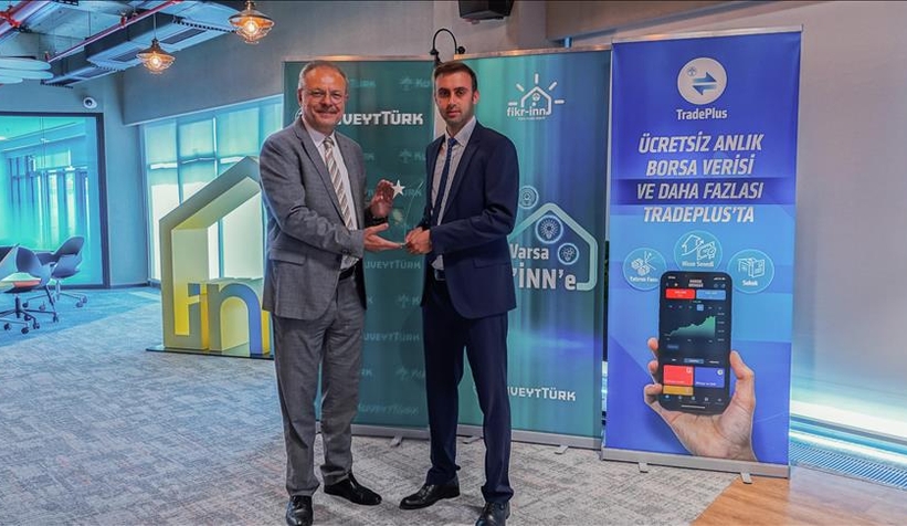 SAÜ'lü akademisyene birincilik ödülü