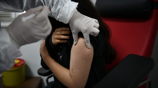 SAÜ’de aşı ve test noktası kuruldu