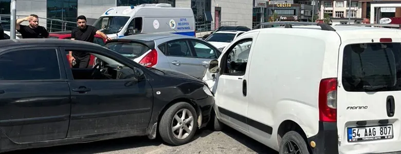 SEAH Otoparkında Kafa Kafaya Çarpışma: Maddi Hasarlı Kaza