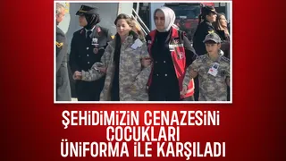 Şehidimiz Akın Karakuş'un naaşını çocukları üniforma ile karşıladı