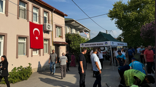 Şehidin baba evine Türk bayrağı asıldı